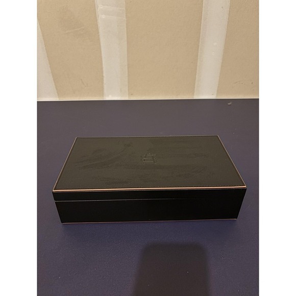 Marriott Bonvoy Ambassador Elite Gift Set – Box, Cards, Acrylic Paperweight - Picture 2 of 5